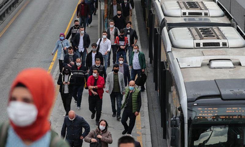 كثافة مرورية عالية في مدينة إسطنبول بلغت 53 %