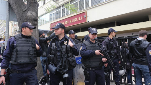الشرطة التركية تنفذ عمليات أمنية واسعة ضد تجار المخدرات في إسطنبول