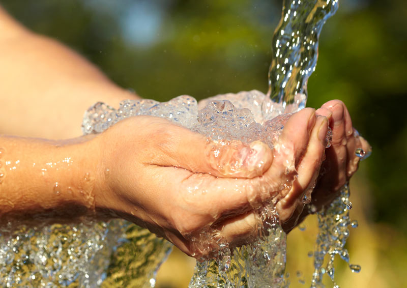 فوائد ماء زمزم للصّحة والبشرة والشّعر