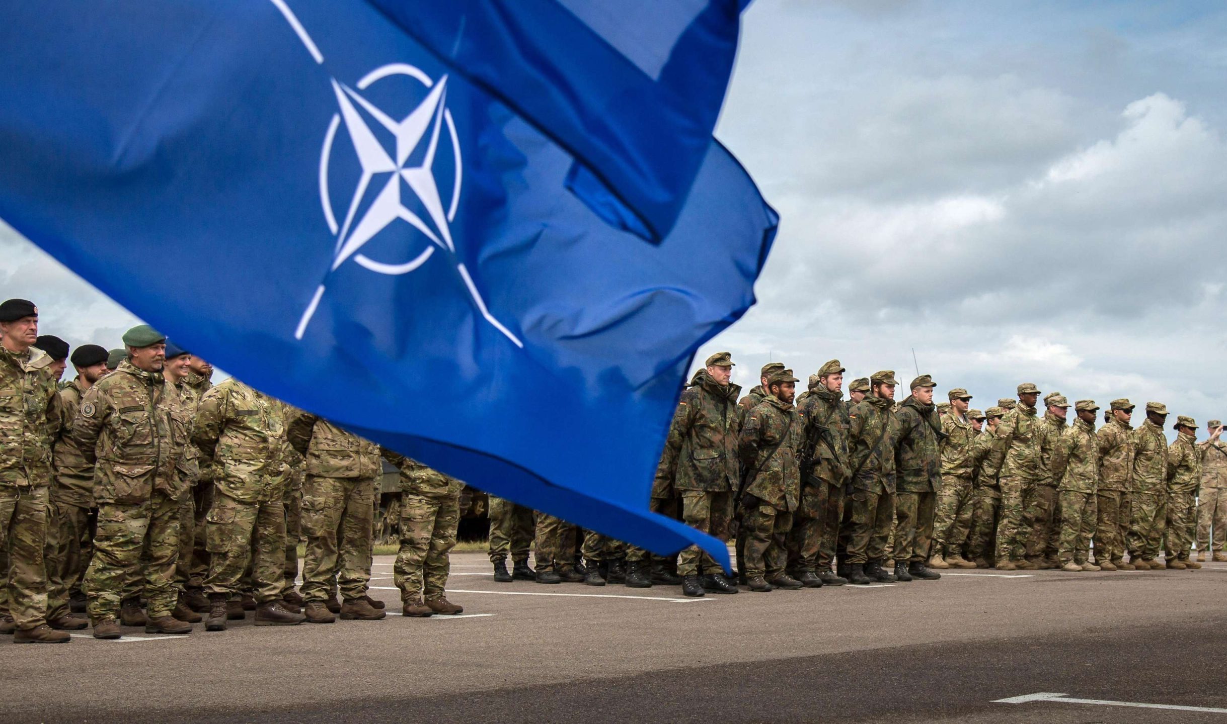 ستولتنبرغ: الناتو سيزود أوكرانيا بمضادات الطائرات والدبابات