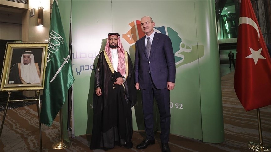 وزير الداخلية سليمان صويلو يشارك السفارة السعودية احتفالها.