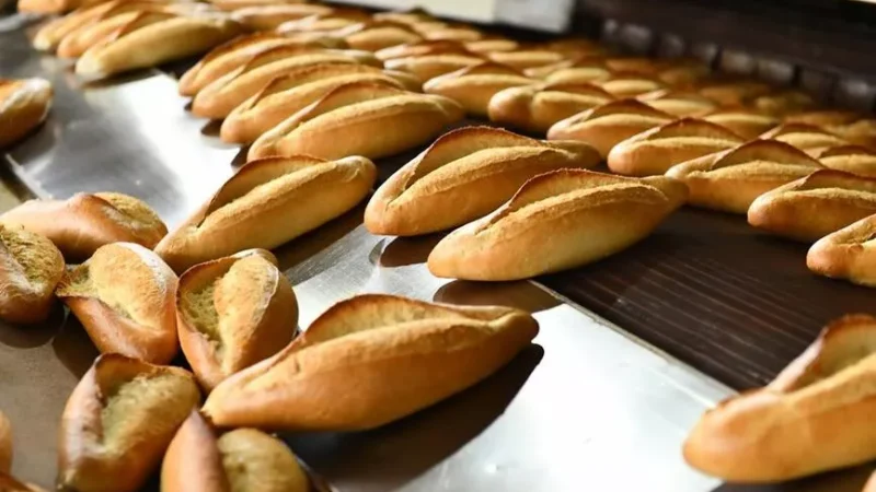 هل تعرف لماذا يوجد خط واحد مرسوم في منتصف الخبز التركي؟