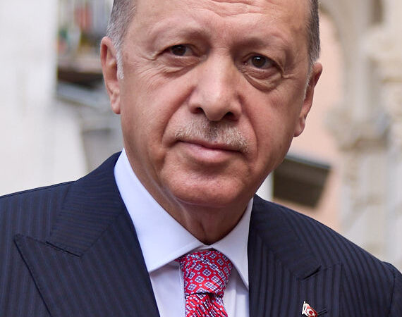 الرئيس أردوغان يقدم تعازيه في وفاة الشيخ القرضاوي  .