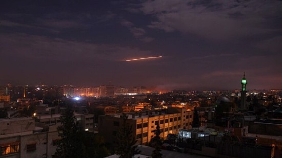 في قصف إسرائيلي استهدف مطار دمشق .مقتل خمسة عسكريين سوريين ….