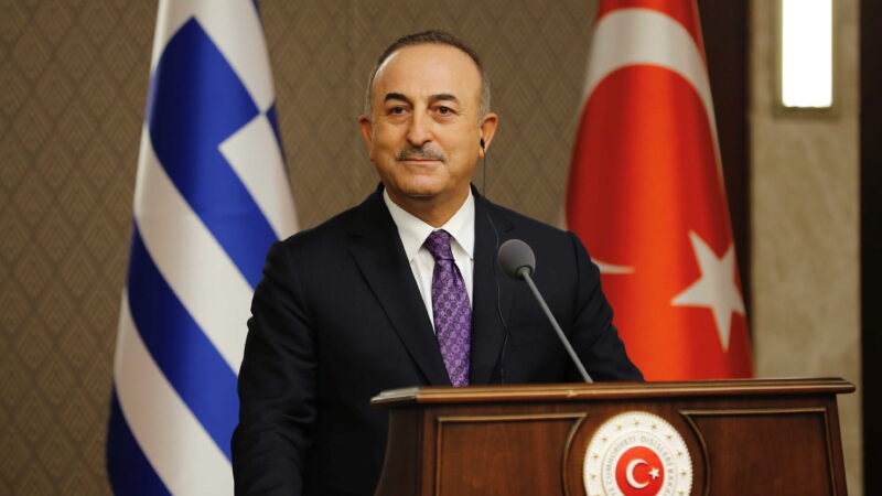 تركيا تعارض التنمر على السعودية وتطالب برفع العقوبات عن إيران بدلاً من تهديد الرياض.