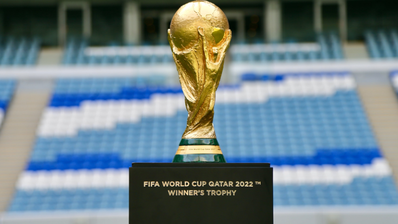 جدول الفرق المتنافسة في كأس العالم 2022 ليوم الاثنين .