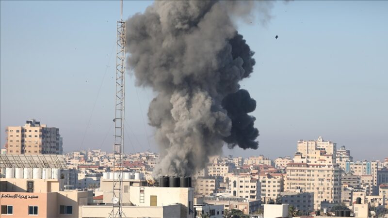 إسرائيل تشن سلسلة غارات جوية على قطاع غزة .