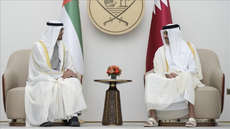 الشيخ محمد بن زايد يصل قطر في زيارة رسمية .