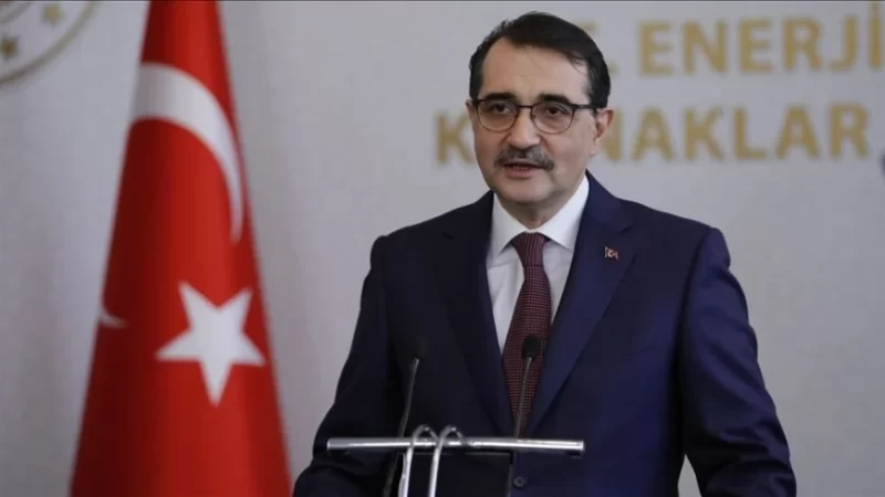 وزير الطاقة يعلن عن انخفاض أسعار الكهرباء في تركيا الشهر القادم .