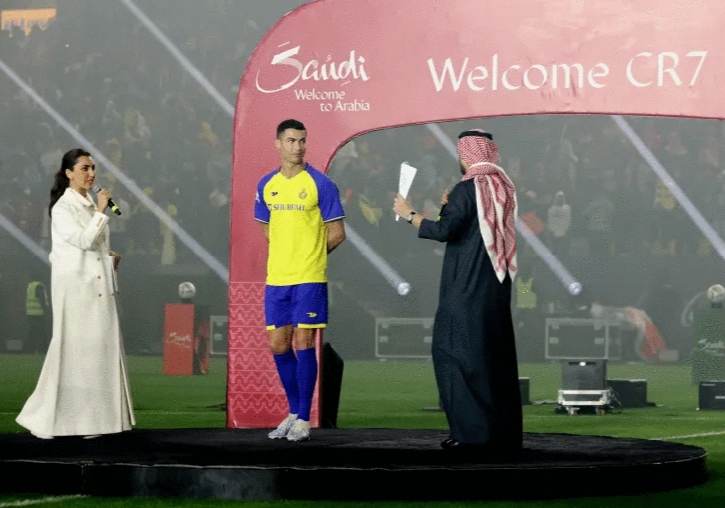 رونالدو: رغم العروض الأوروبية فضلت نادي النصر السعودي