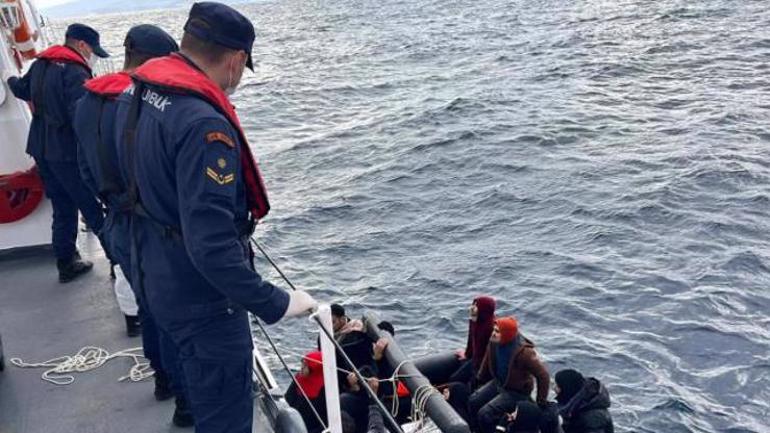 إنقاذ مهاجرين غير نظاميين قبالة سواحل Çanakkale.