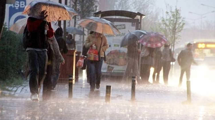 الأرصاد الجوية تحذر من هطول أمطار وحدوث صقيع في بعض المناطق التركية .