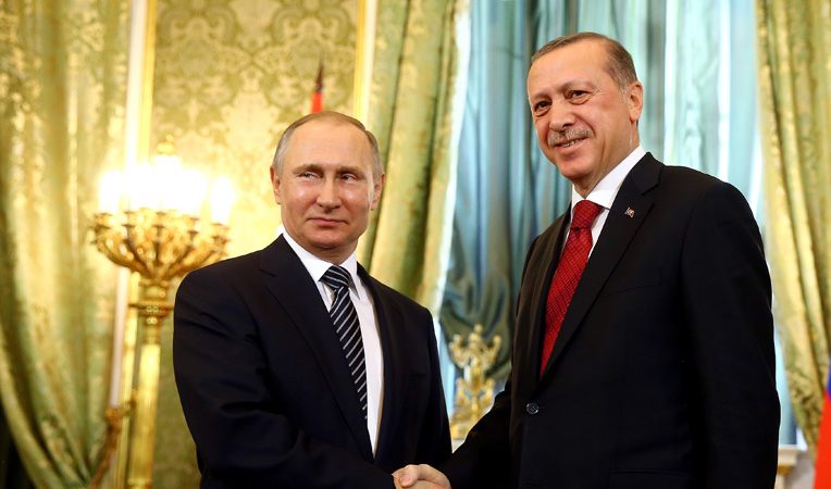 الرئيس أردوغان يناقش قضايا إقليمية ودولية هامة مع بوتين.