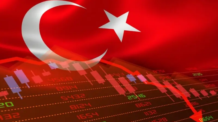 رفع الفائدة في تركيا والليرة تهبط فما الأسباب؟
