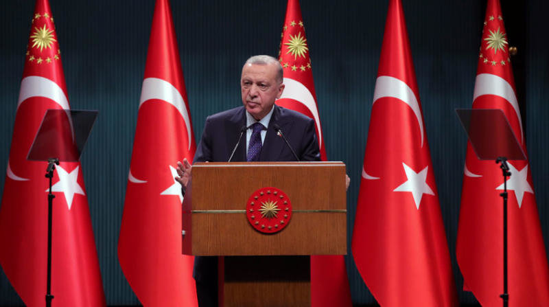 الرئيس أردوغان يرد بذكاء على طلب أحد المعارضين ببناء تمثال له .